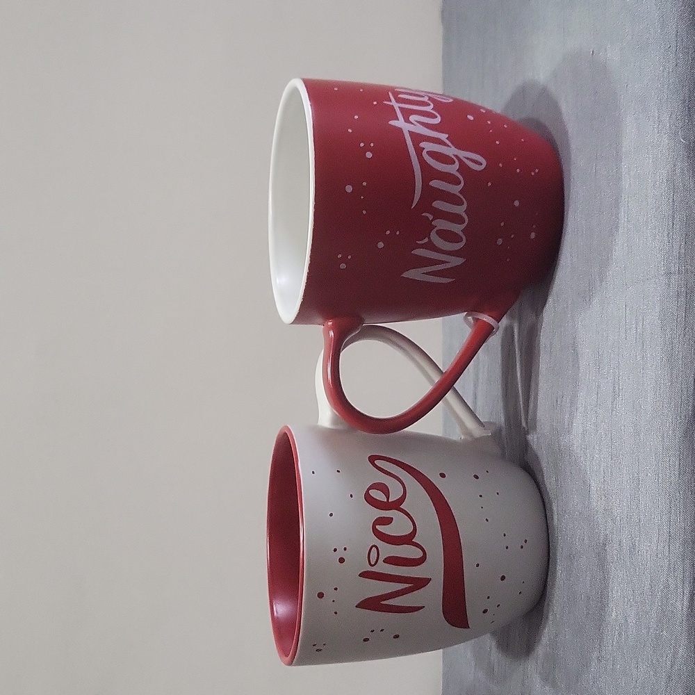 New Holiday Mugs Set